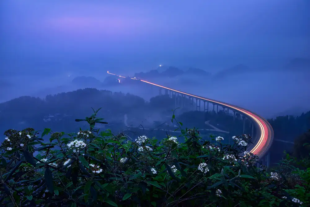 Xu, Mei: Bridge in Blue Hour
