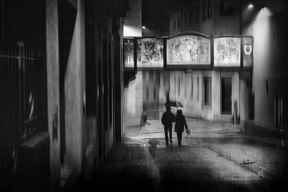 Guarino, Vito: Walking in the rain