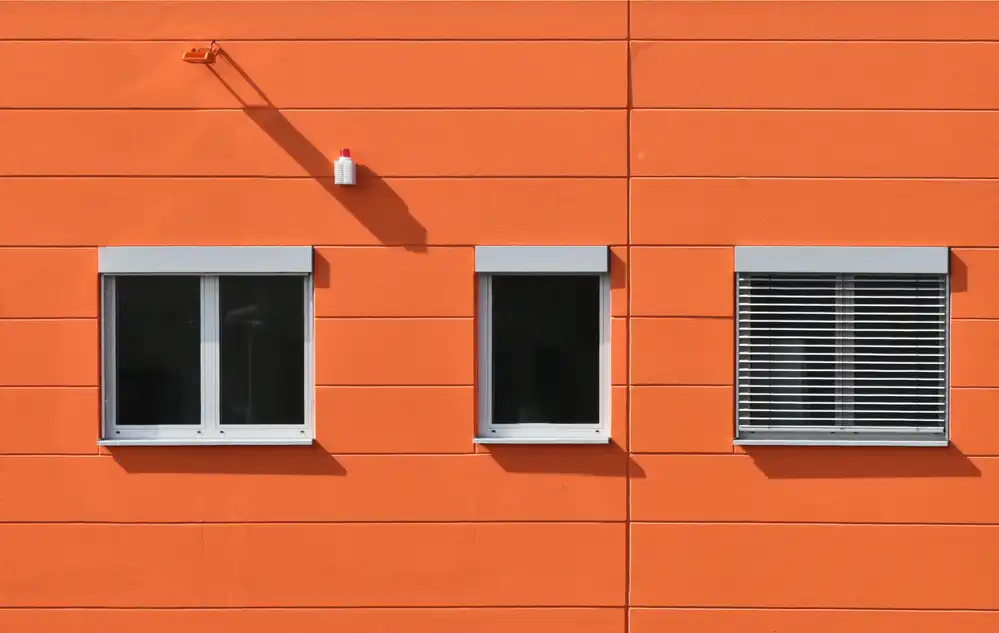 Kerber, Jutta: Red Facade