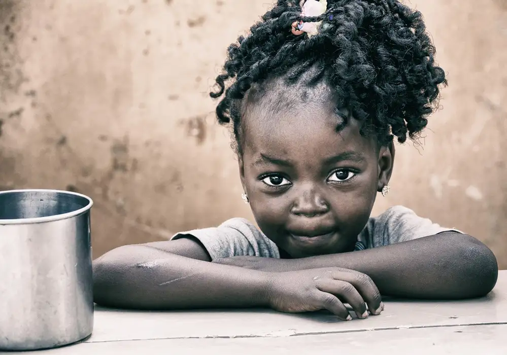 Molina, Elena: Une petite fille,Bénin