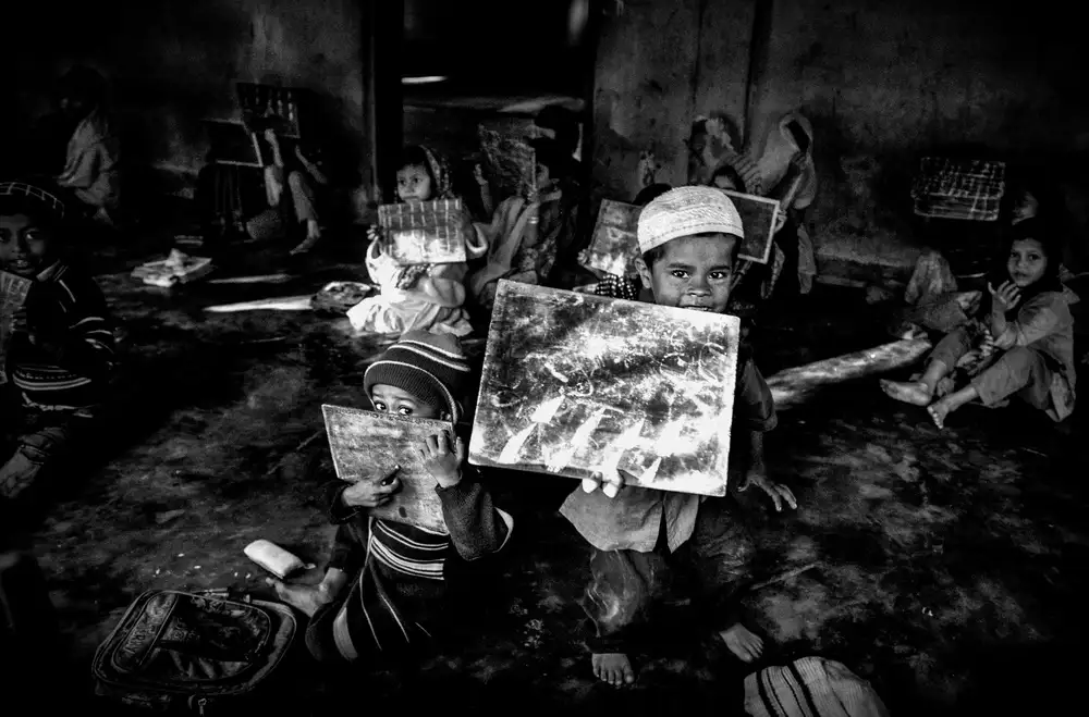 Garmendia, Inazio Joxe: At school - Bangladesh