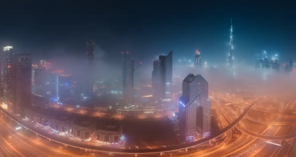 la, De Javier: Zamlžená Dubaj