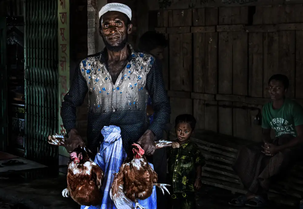 Garmendia, Inazio Joxe: Chicken seller - Bangladesh
