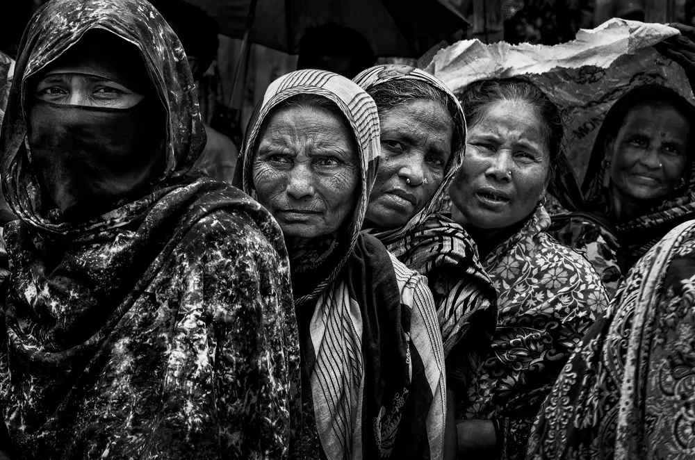 Garmendia, Inazio Joxe: Queuing to receive some rice-II - Bangladesh