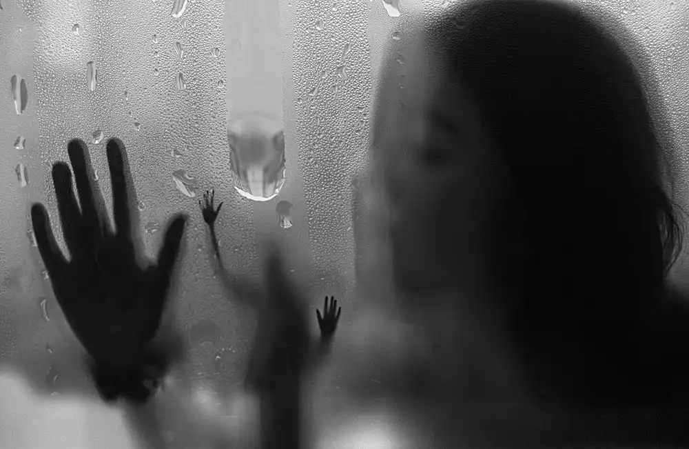 Basa, Emine: shadows