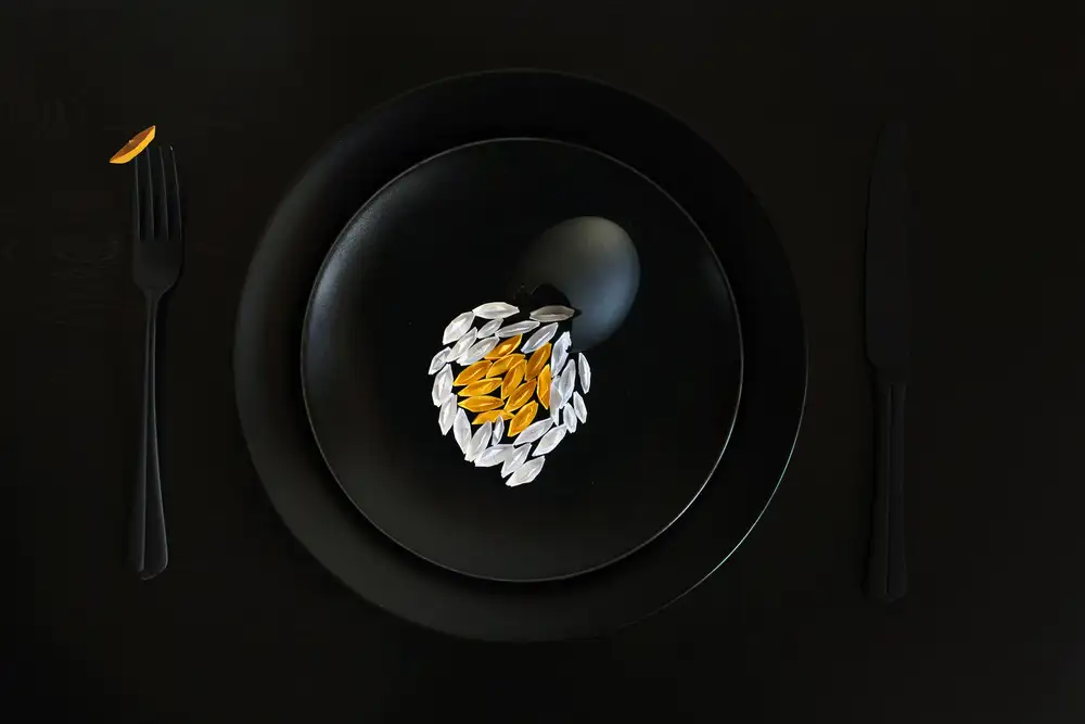 Glinka, Victoria: A soft-boiled egg  (The black plate project)
