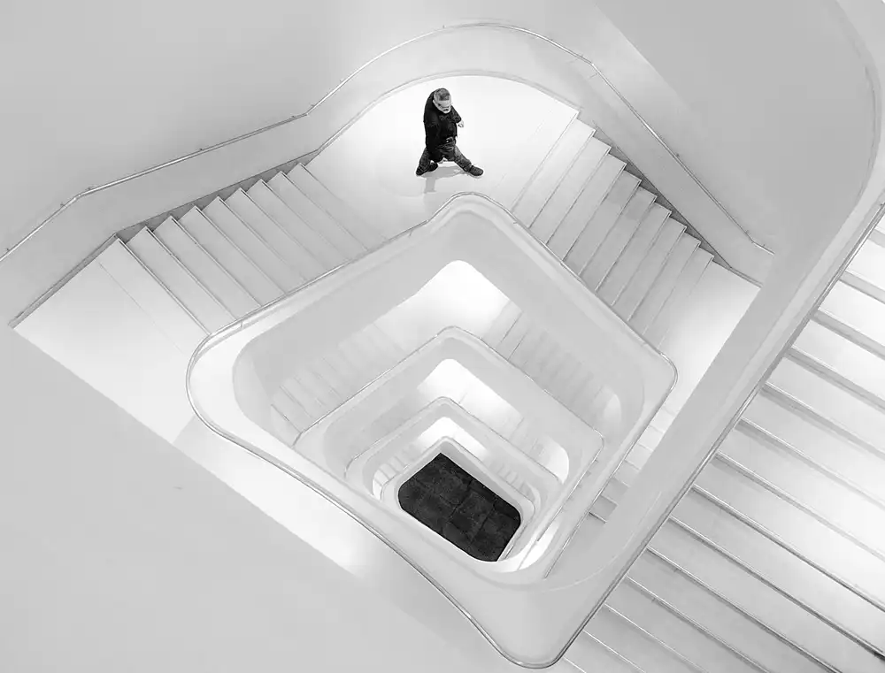 Urrutia, Adolfo: Stairs in  high key
