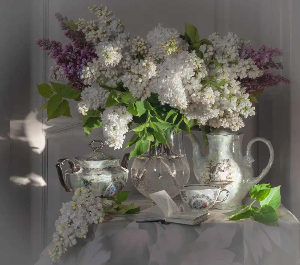 Cherkasov, Viktor: Still life with lilac