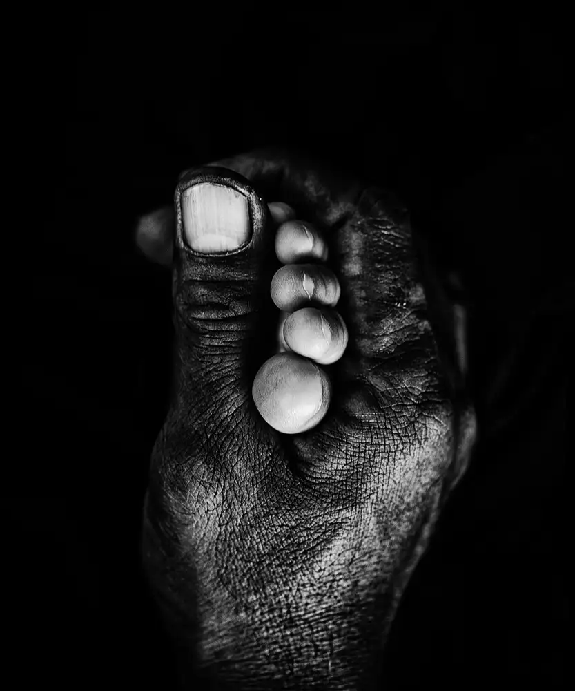 Halil, Andi: Father Hand and His doughter feet