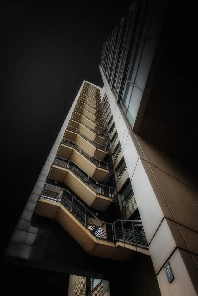 Vollrath, Jörg: ... fifteen floors