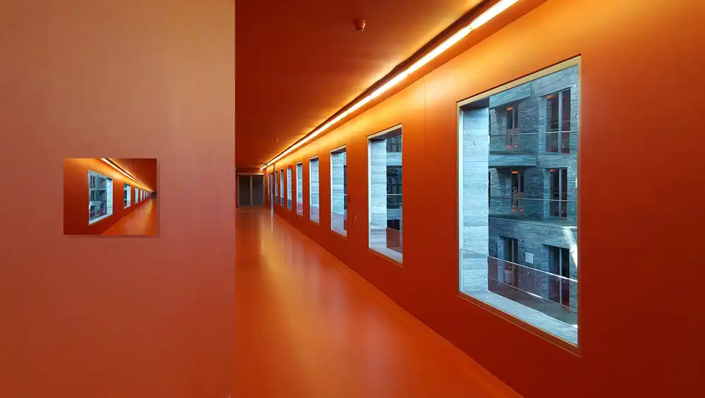 Limberg, Huib: Same corridor...!