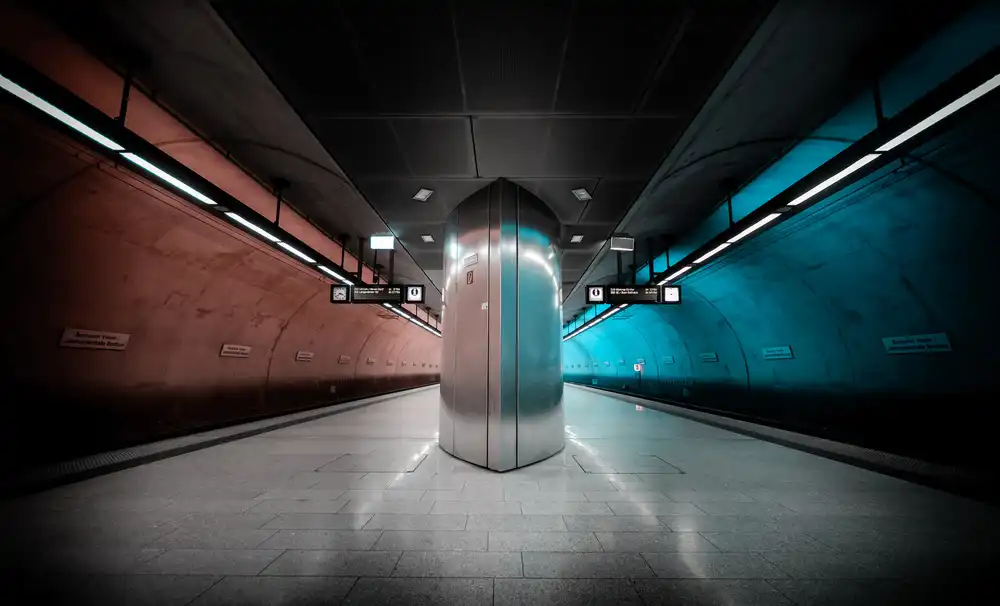 Vollrath, Jörg: ... Stazione Century Hall