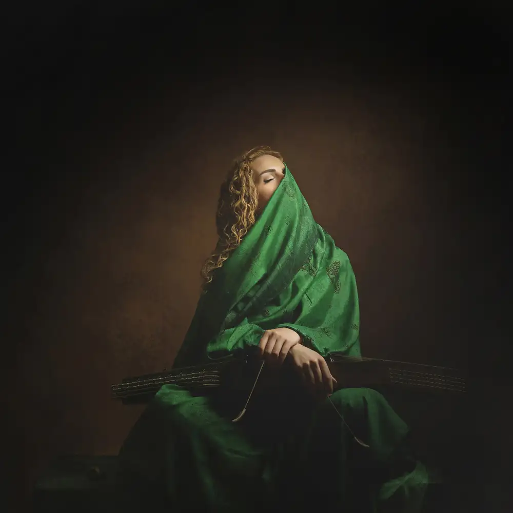 Hasheminasab, Moein: Ragazza con il panno verde