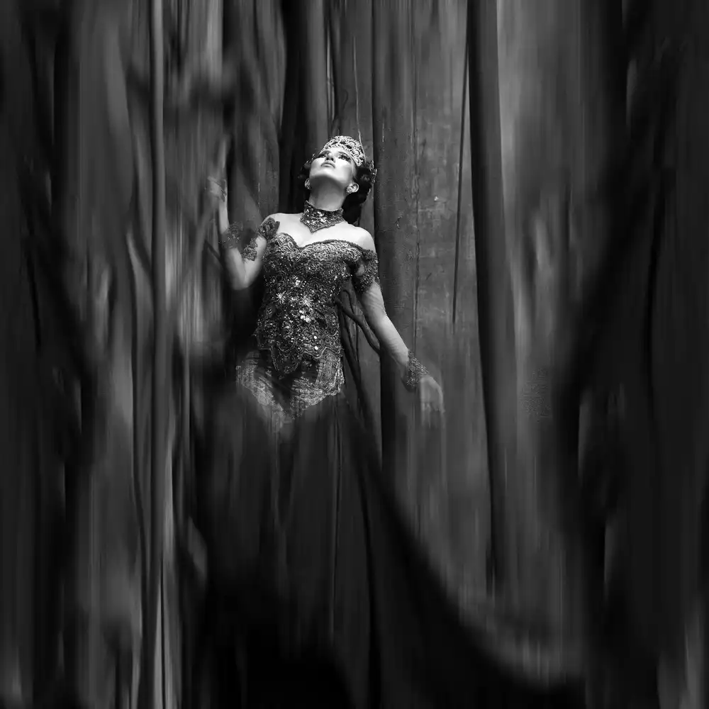 Bunjamin, Antonyus: Flying