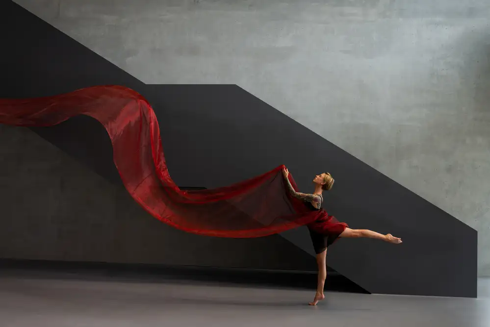 Alicke, Bjoern: red dancer 1