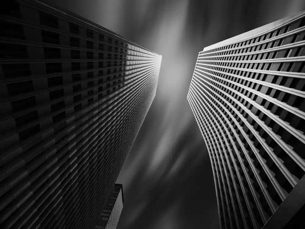 Takachi, Yasuhiro: Looking up at the sky in Nishi-Shinjuku,Tokyo