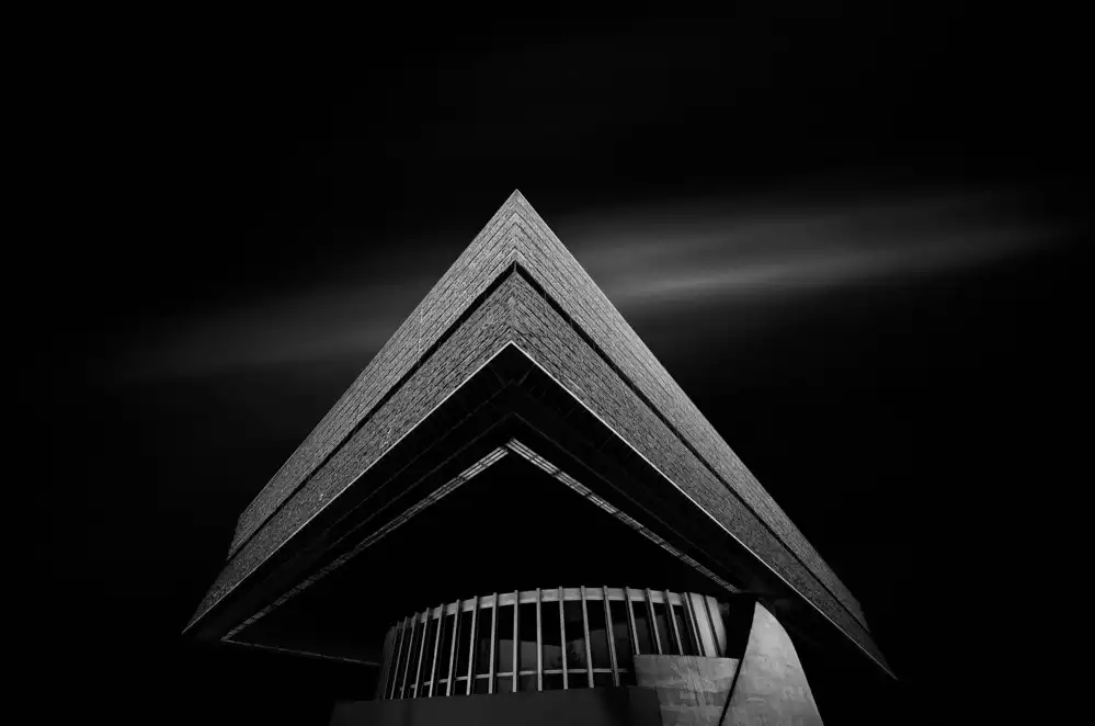 Važan, Karol: Piramide