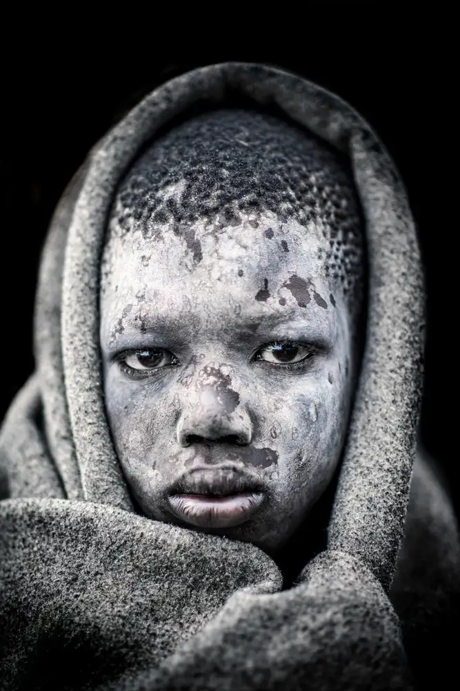 Cole, Trevor: Mundari-Junge