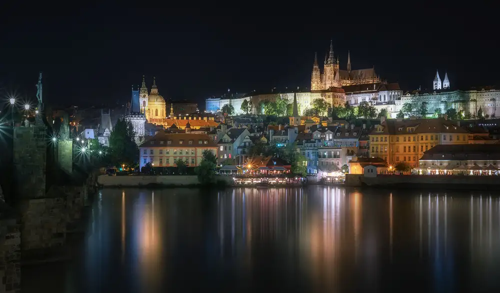 Osuna, Fran: Prague at night