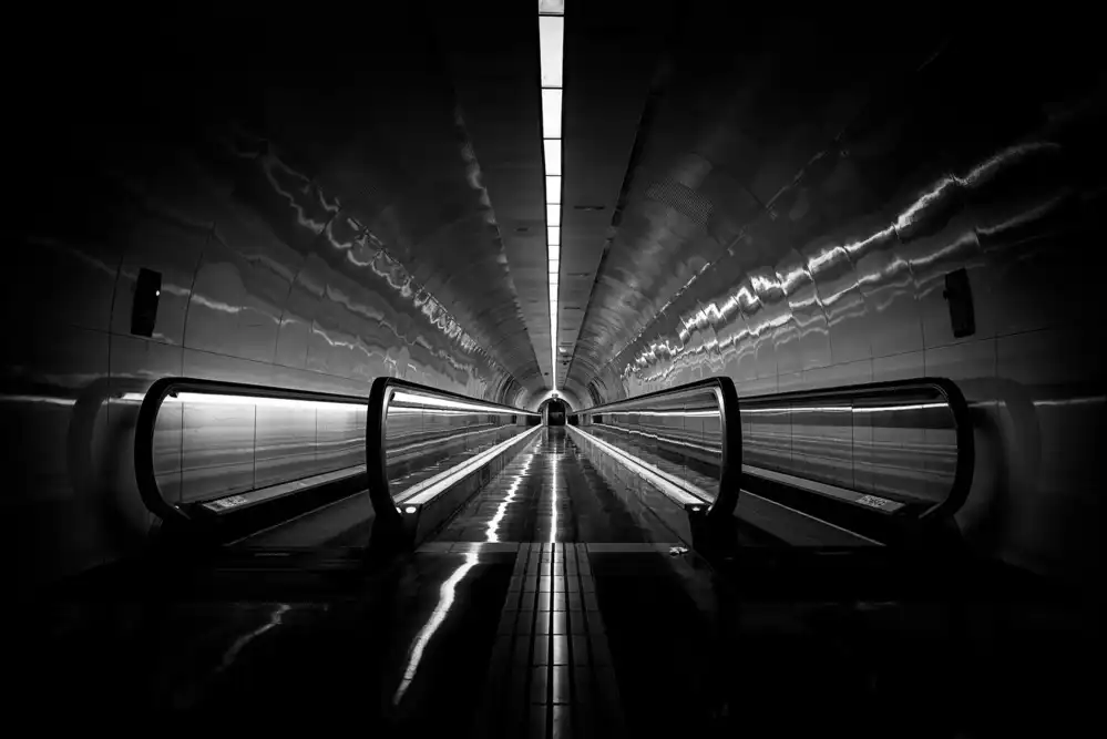 Weber, Roland: The Moving Walkway