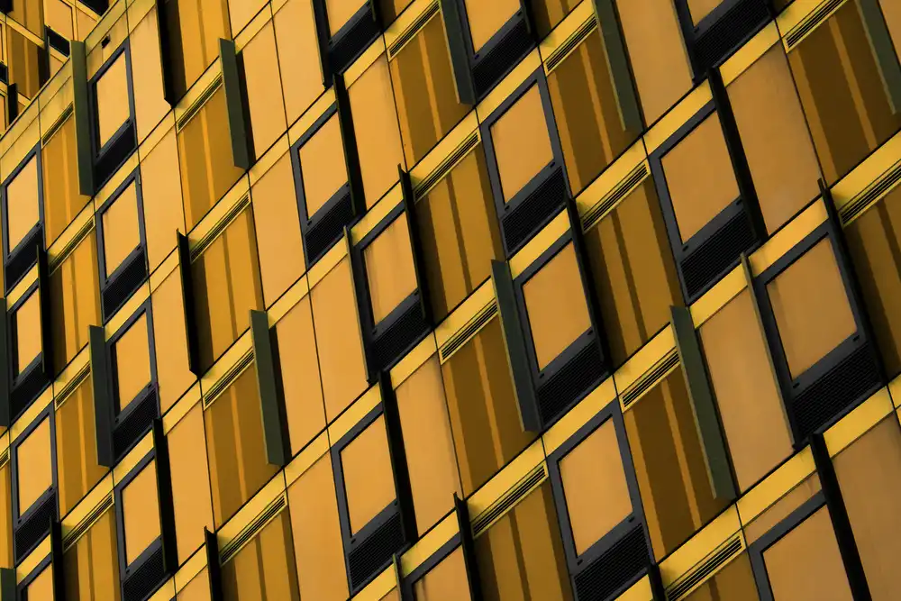 Nabeel, Ibrahim: Yellow windows