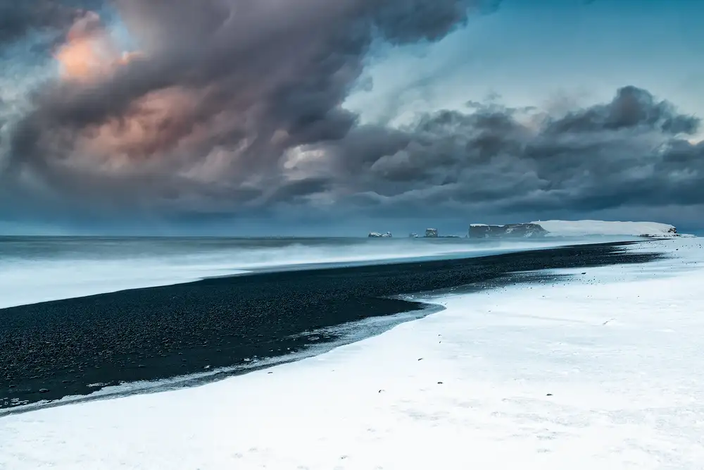 Ruoppolo, Luigi: Approaching storm on Dyrhólaey