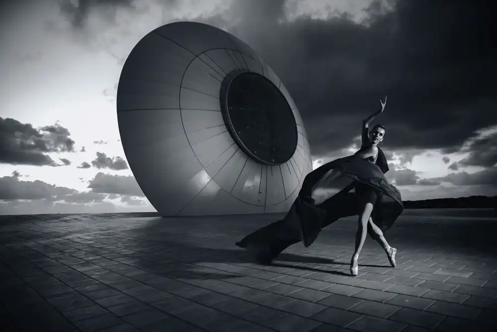 Abu, Dekel: The dancer