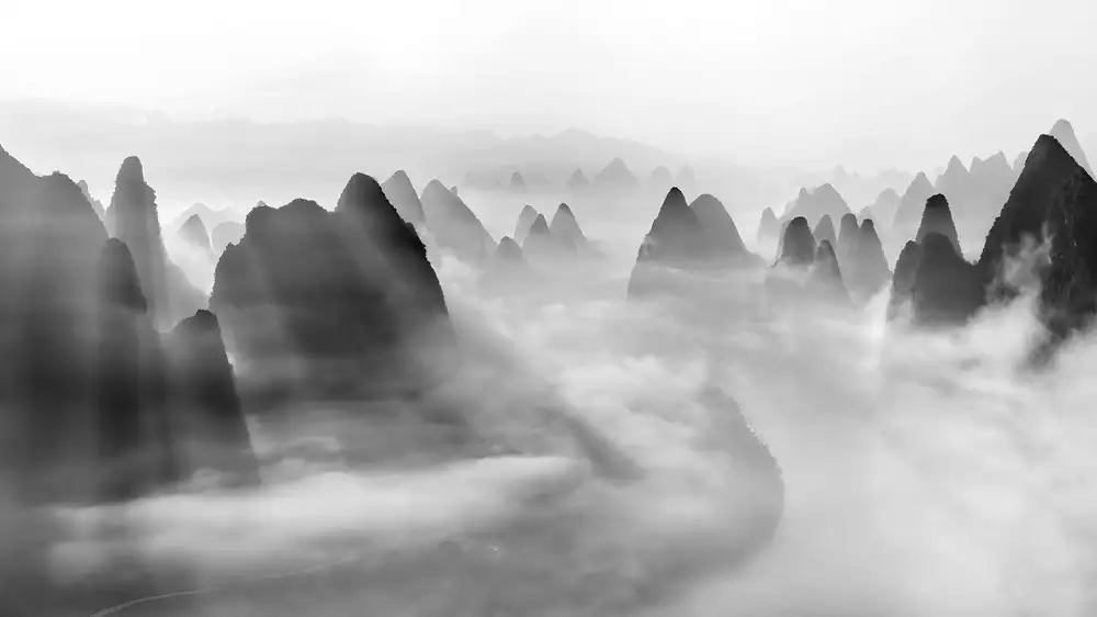Zhu, Hua: Yangshuo morning fog