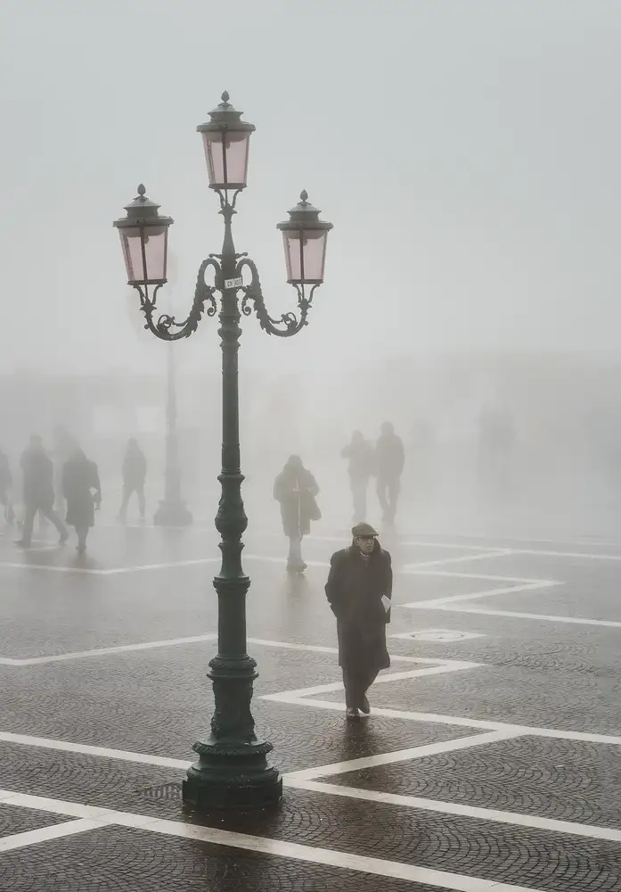 Figueras, Antoni: Ombre nella nebbia