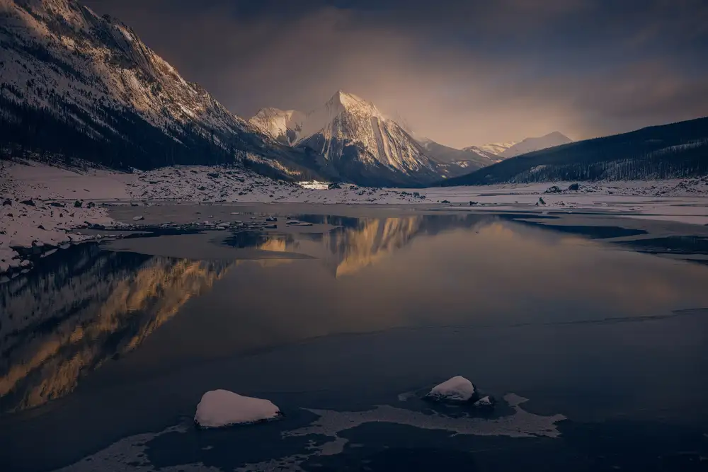Castan, Martin David: Medicine Lake, Canada