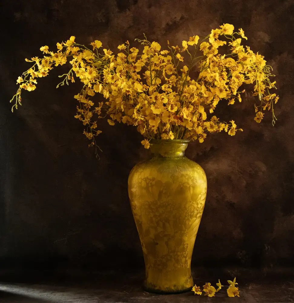 Meng, LM: Yellow vase