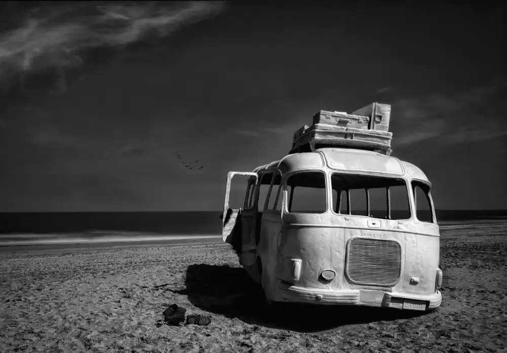 Yvette,,,, Depaepe,,,,: Beached Bus