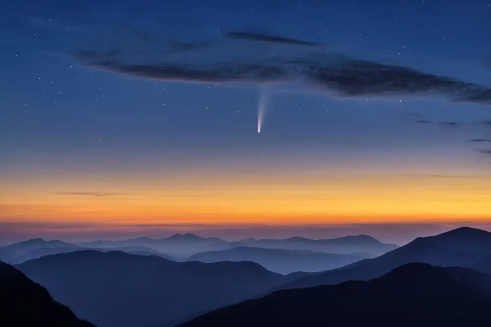 Zhu, Hua: Comet NEOWISE