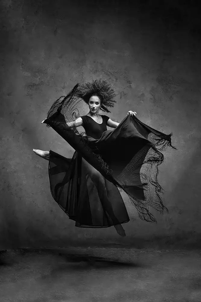 Raga, Gil Joan: Salto di balletto
