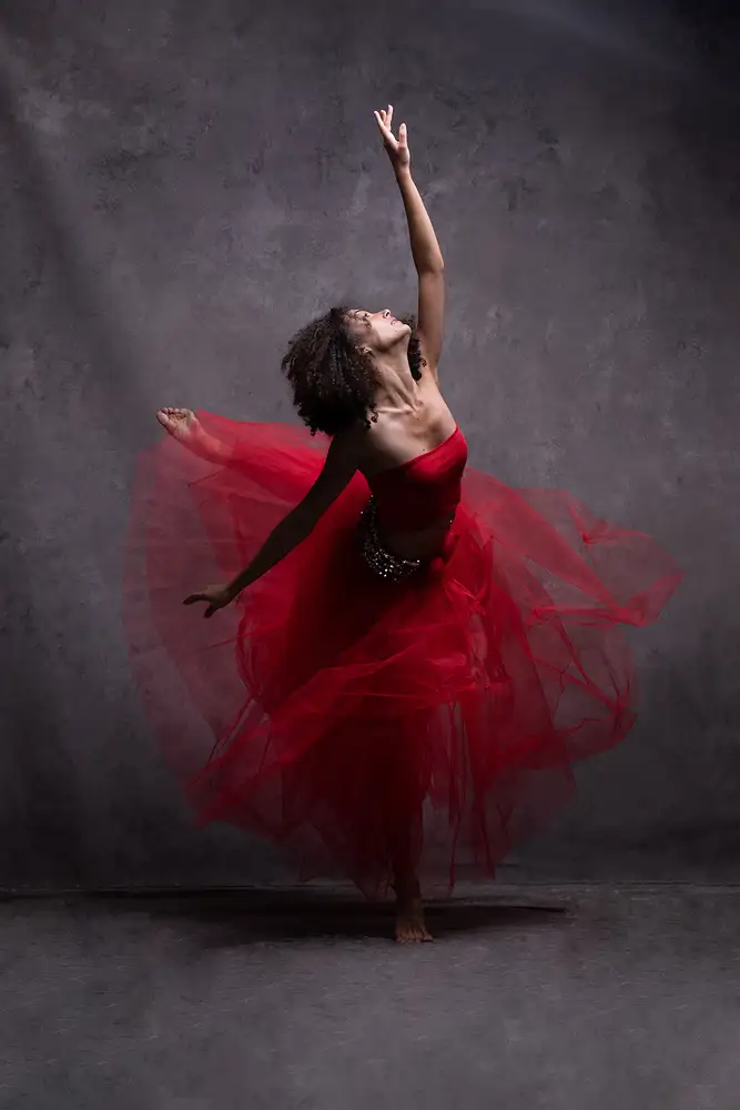 Raga, Gil Joan: Ballerina in rosso