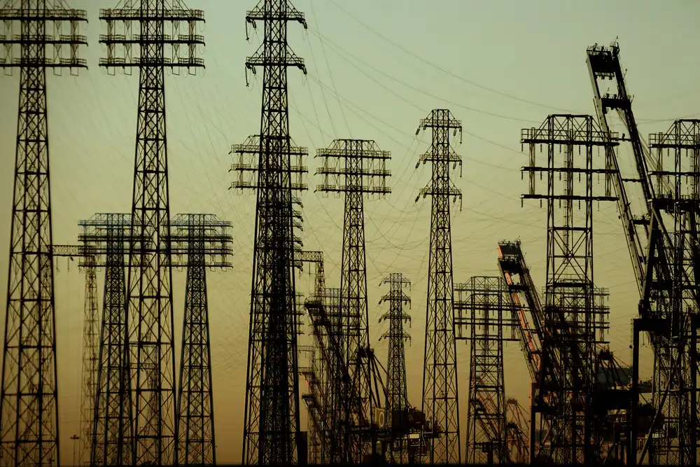 Kienitz, Bastian: Electric Pylons