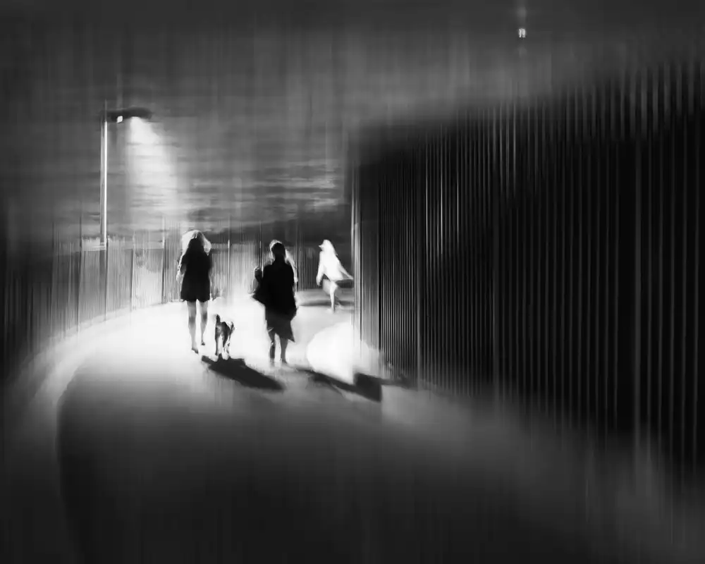 Guo, Leah: Road to beach