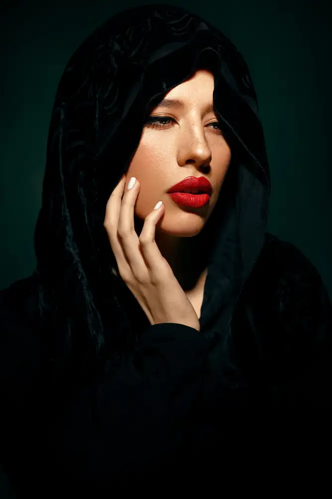 Niksefat, Sepideh: Covert