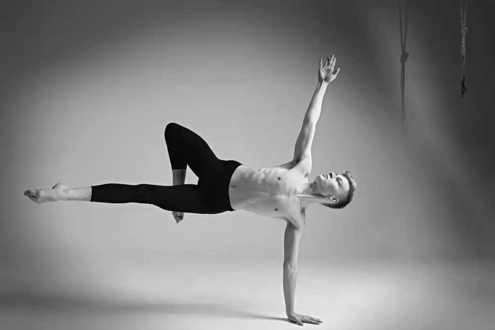 Ashton-Jones, Howard: Lateral Dance