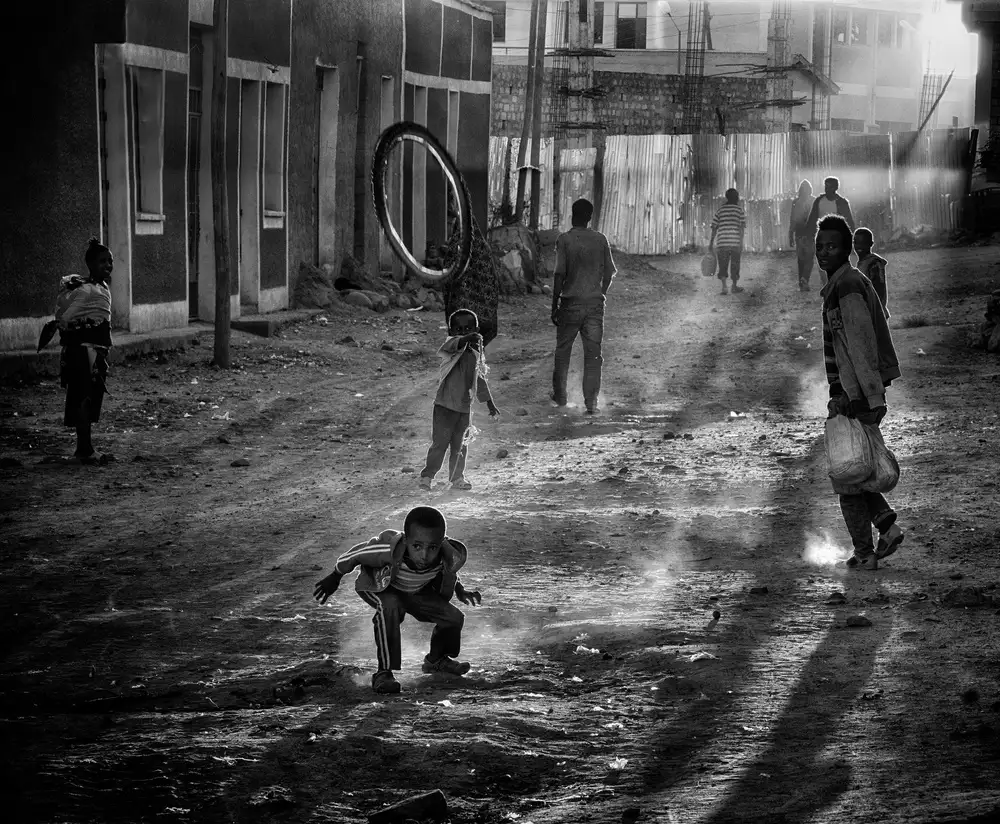 Cavalli, Giovanni: Boy plays (The tire)
