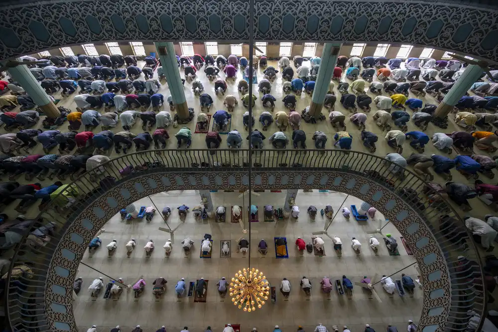 Ronnie, Khan Azim: National Mosque