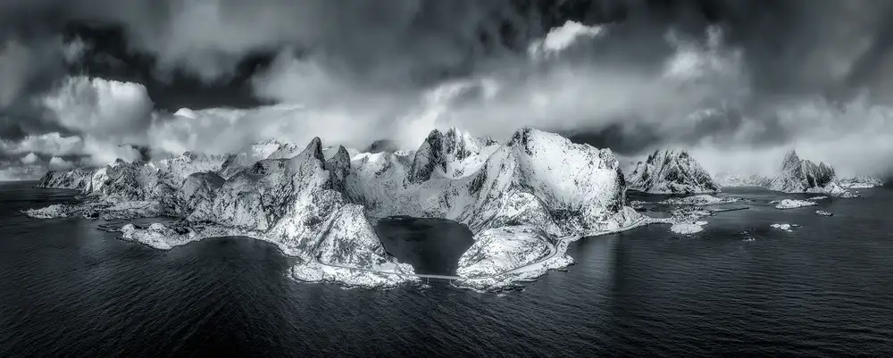 Xu, Mei: Ring of Snow Mountains (Panorama)