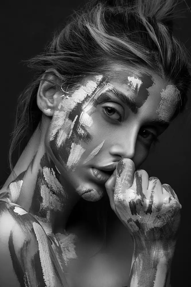 Behzadi, Amir: Painting Girl