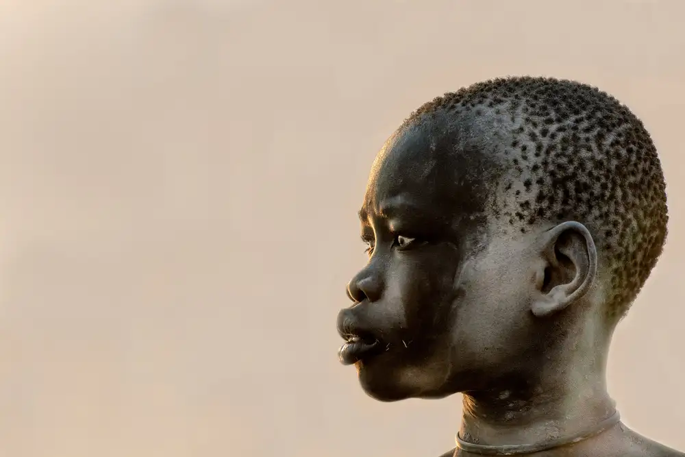 Cole, Trevor: Mundari-Profil