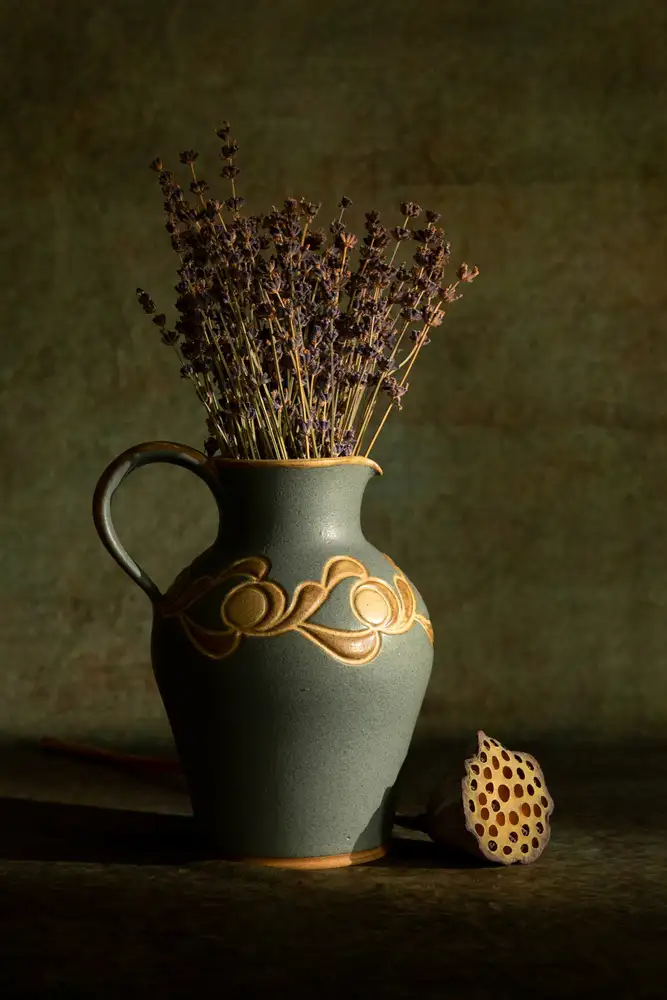 Xu, Wendy: Dry flower and lotus pod