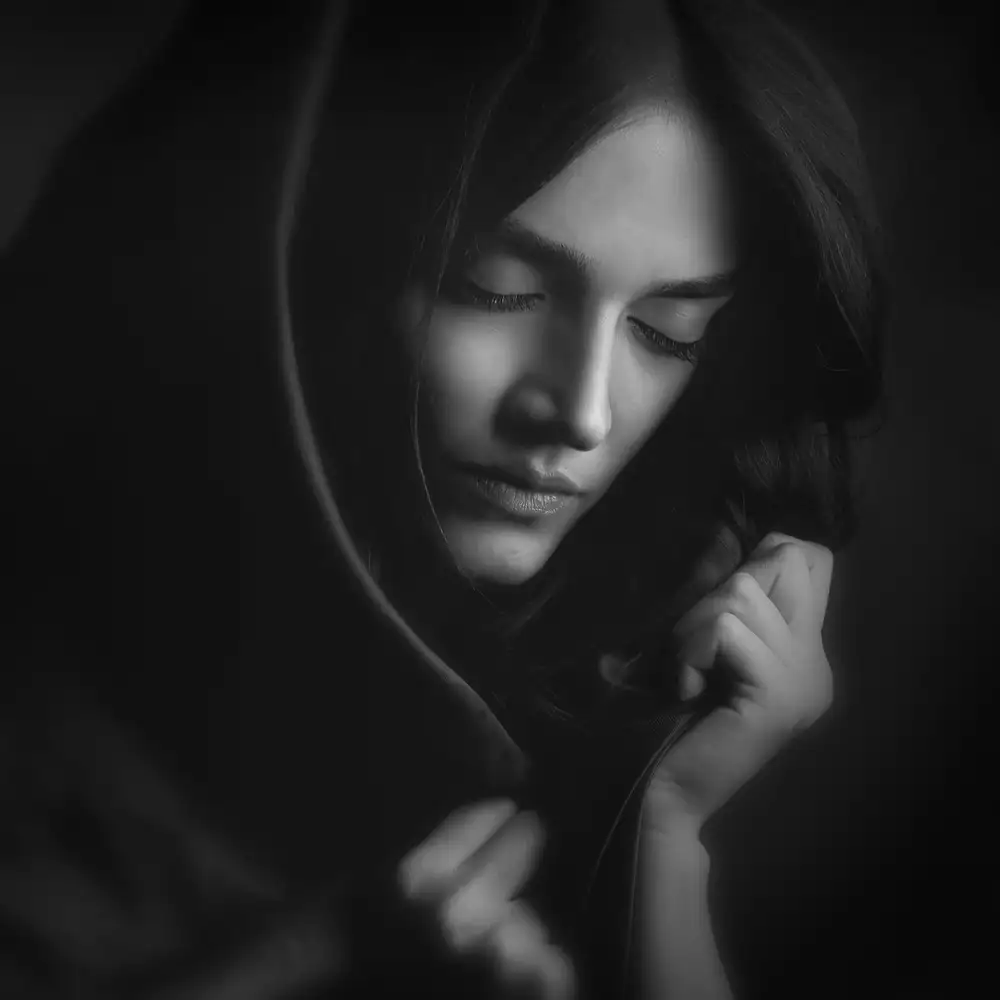 Hasheminasab, Moein: La ragazza dietro l'hijab