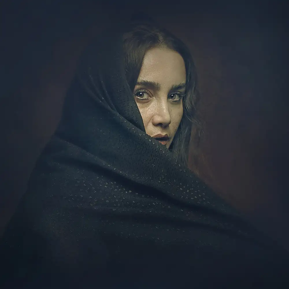 Hasheminasab, Moein: Ragazza persiana