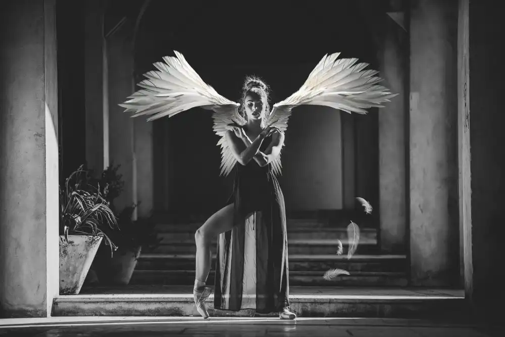 KHRBAWE, AYMAN: Flying dancer