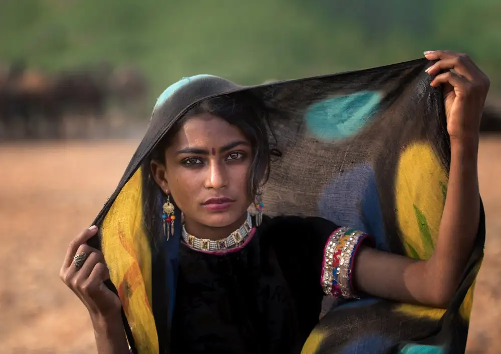 Jabeen, Rana: Girl with veil