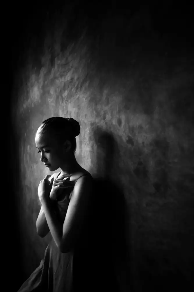 Fajeri, Muhamad Fadhel: bailarina con poca luz